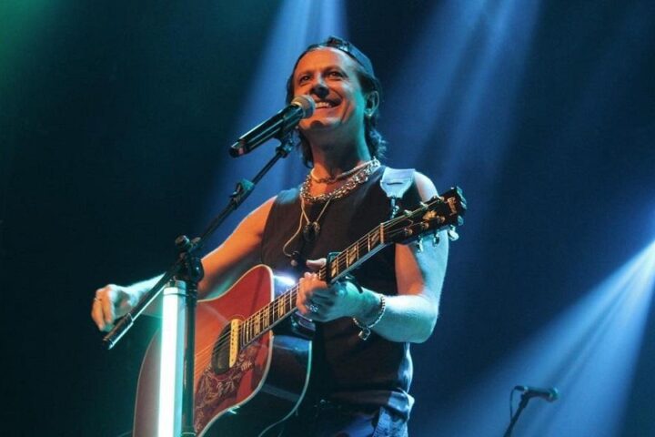 Coti presenta «Serenata en Mi Mayor para un amor y un atardecer»